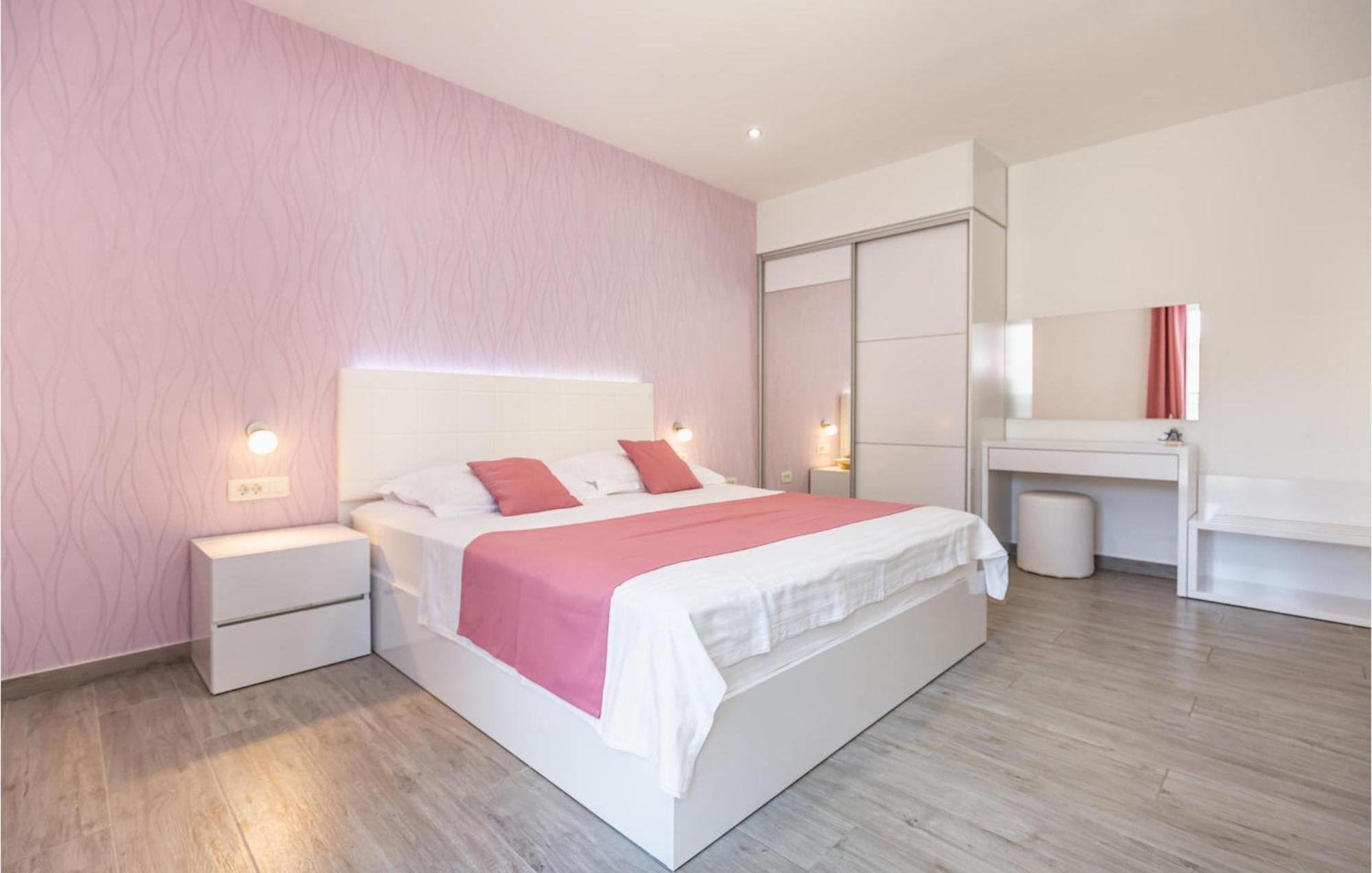 Amazing Apartment In Medici With Kitchen Kutleša Εξωτερικό φωτογραφία